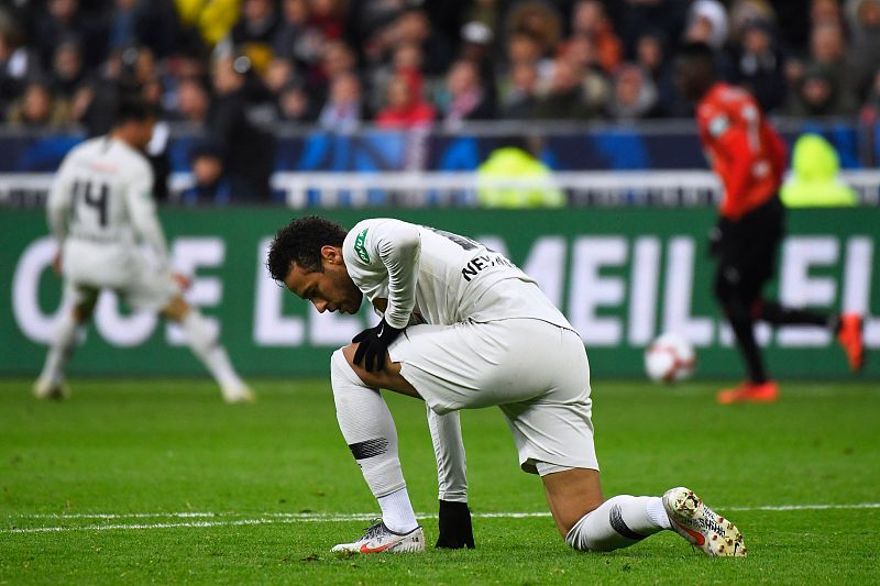 包含加时末段法国杯传出新动向，皇家马德里更衣室发声，管理层表态——球迷炸锅，更衣室氛围转暖的词条